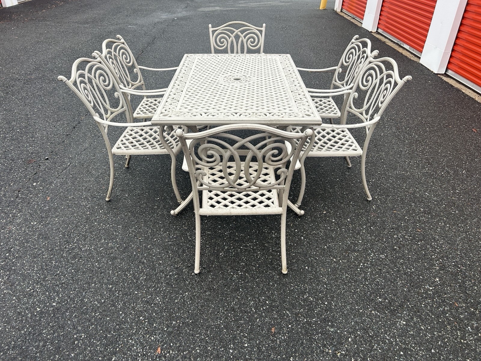 Beautiful Aluminum Patio Set Table, 6 Chairs And Stand ****