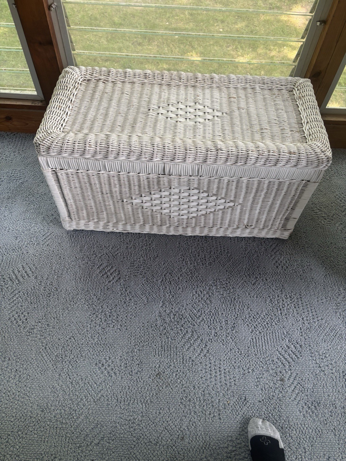 White Wicker/Rattan Patio Dining Set, Round Clear Glass-Top Table, Gray Cushions