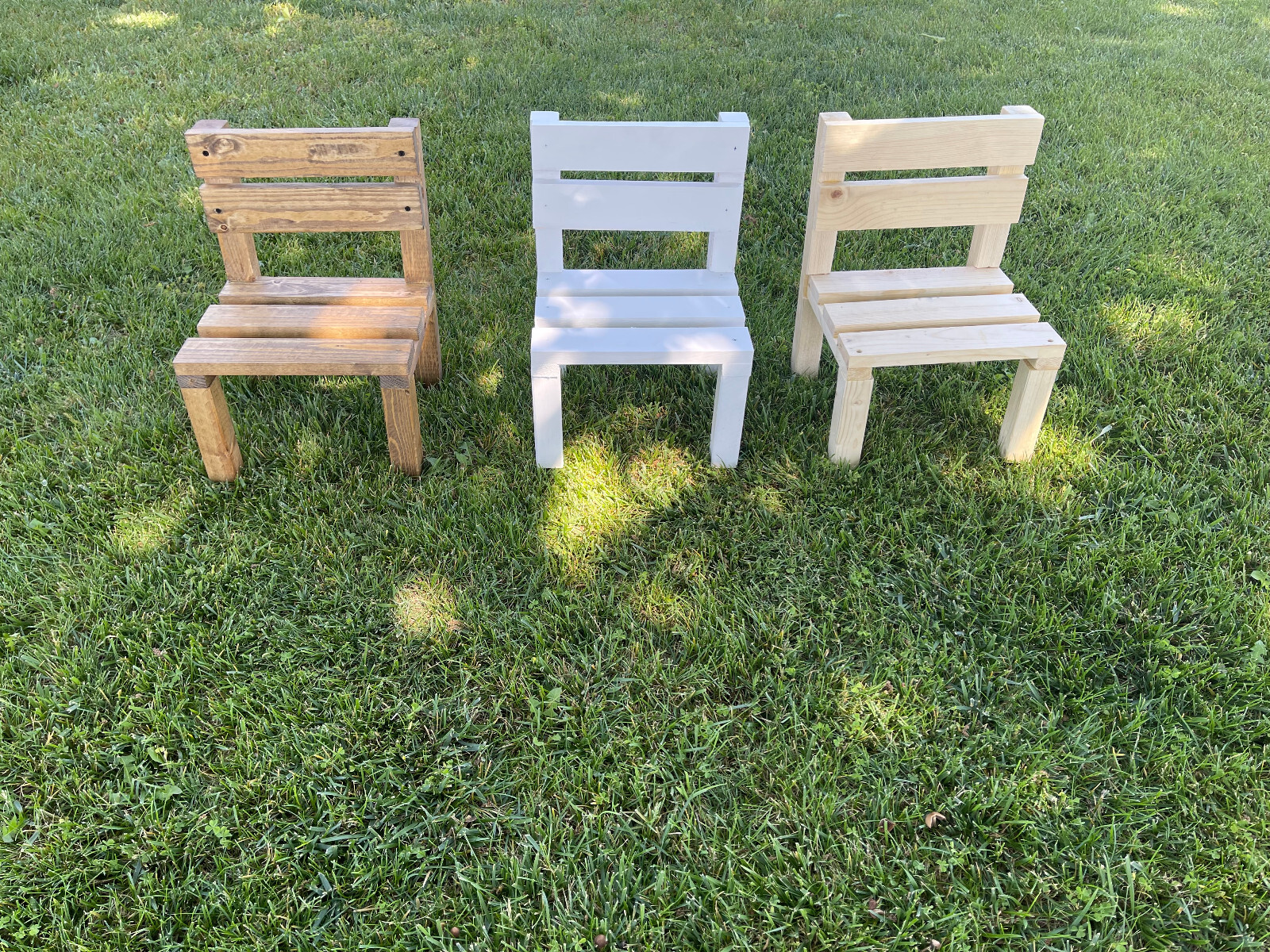 Hand made White Table and chair set can be used in Garden ,Patio or Porch 