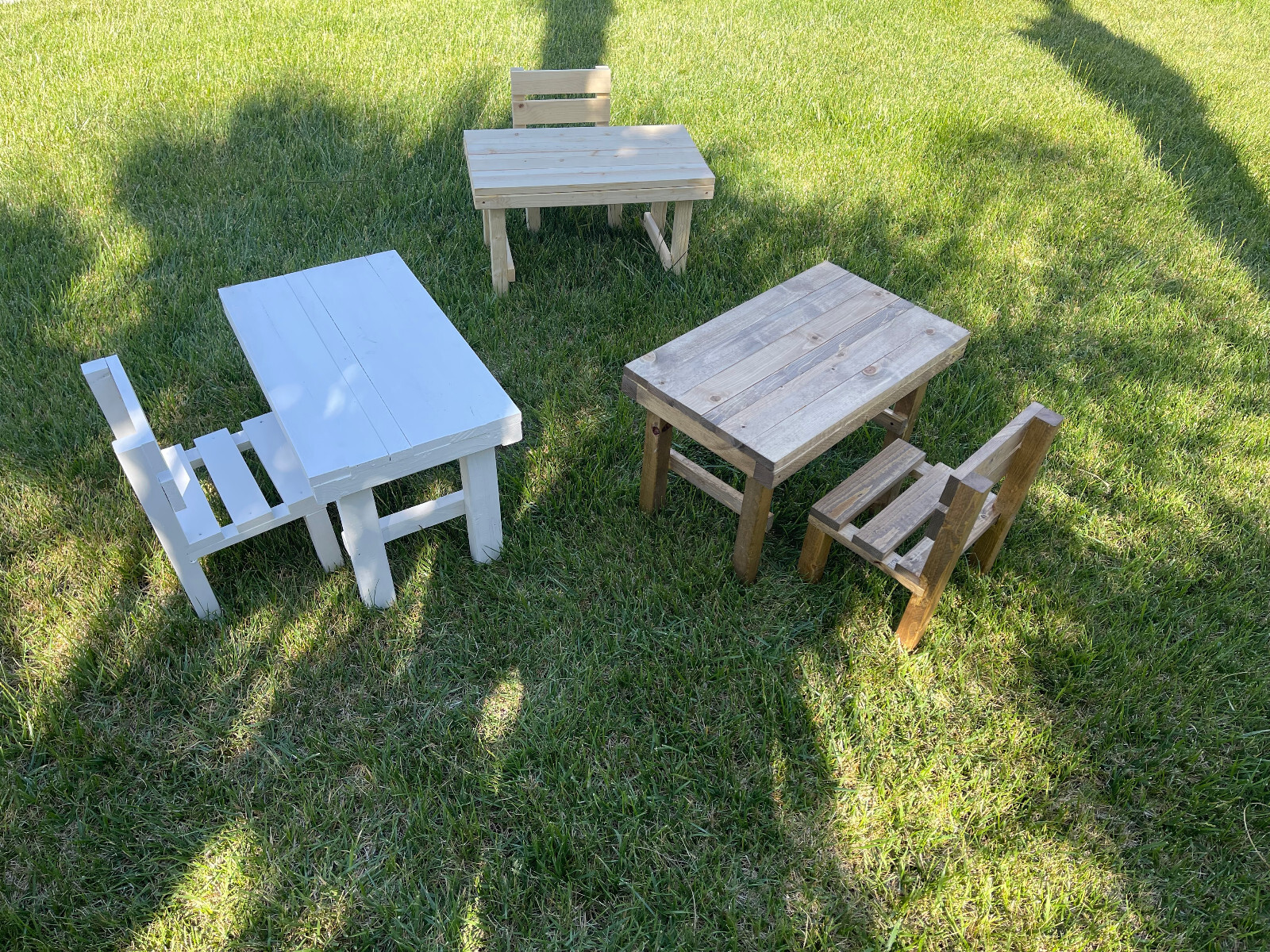 Hand made White Table and chair set can be used in Garden ,Patio or Porch 